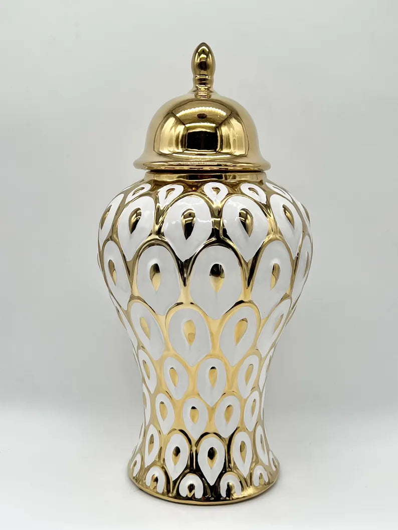Gold and White Pattern Ginger Jar for Oshun / Tinaja dorada y blanca con patrón para Oshun