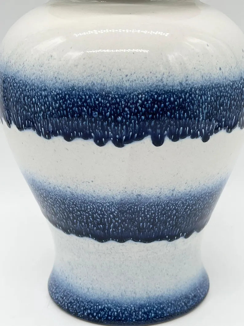 Tinaja blanca con esmalte azul para Olokun o Yemaya - White Ginger jar with blue glaze for Olokun or Yemaya
