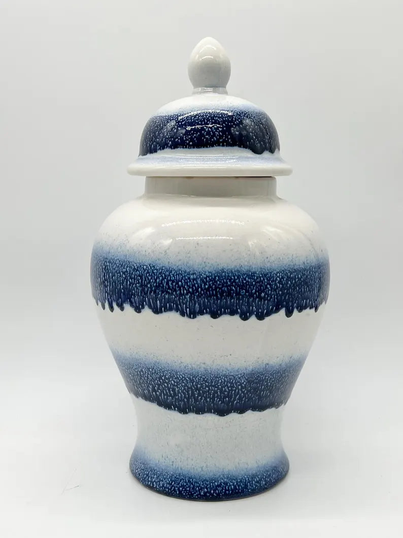 Tinaja blanca con esmalte azul para Olokun o Yemaya - White Ginger jar with blue glaze for Olokun or Yemaya
