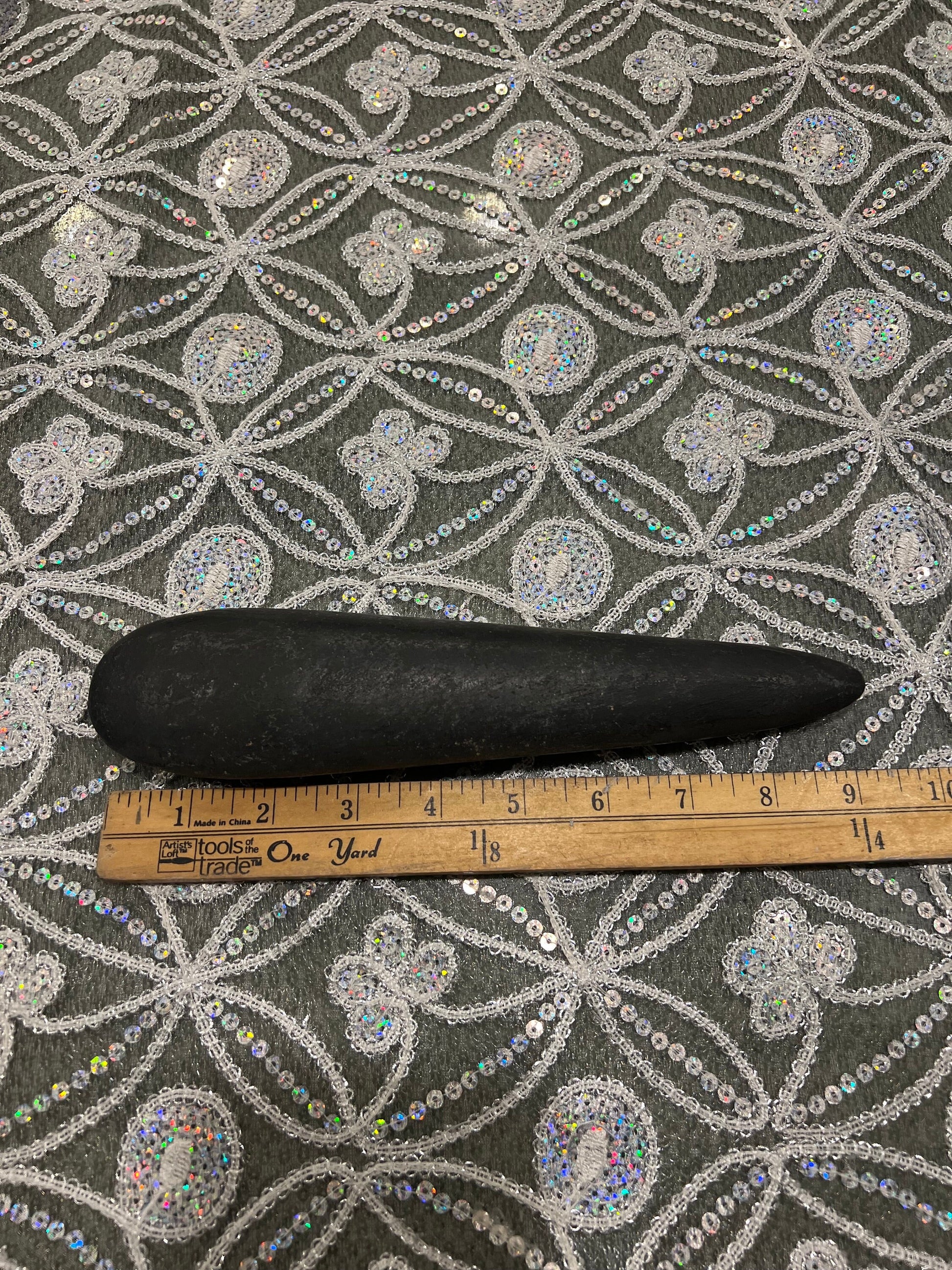 Authentic Black Lighting Stone / Piedra de Rayo