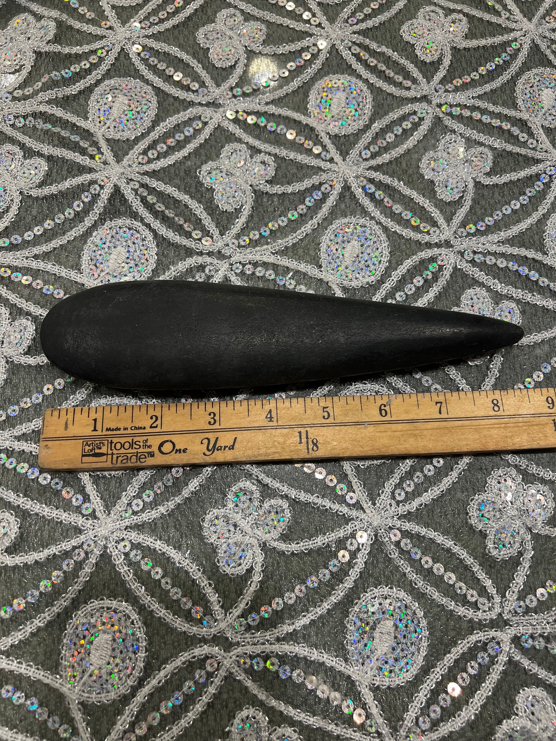 Authentic Black Lighting Stone / Piedra de Rayo
