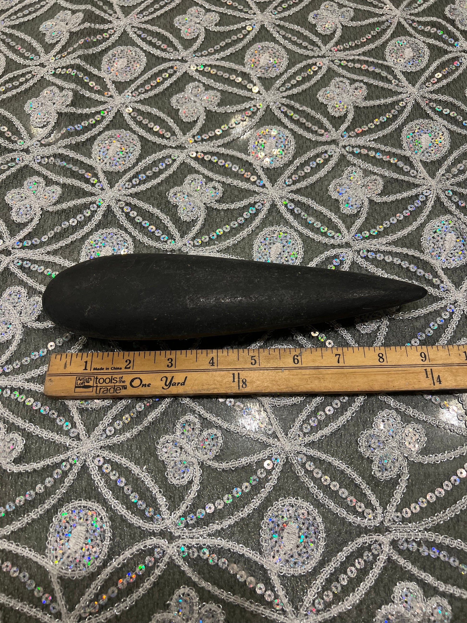 Authentic Black Lighting Stone / Piedra de Rayo