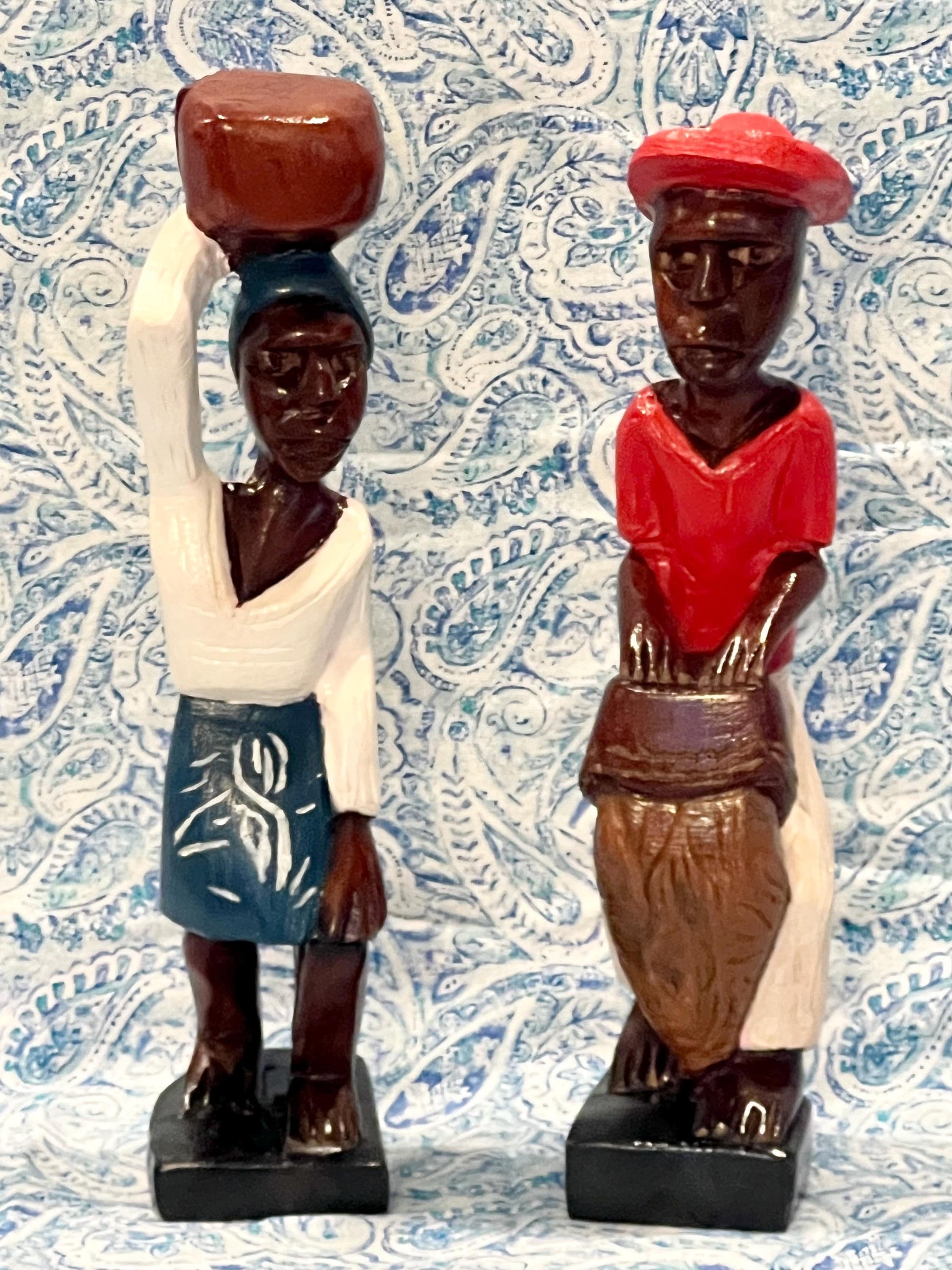 Handcrafted Muerto Wooden Statue Set / Set de Estatuas Talladas a Mano