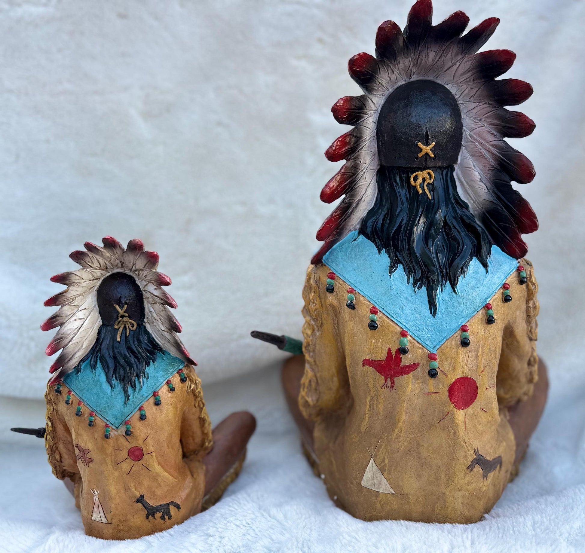 Sitting Cross-Legged Native American Indian with Feather Headdress and Pipe 10 & 18 inches/ Jefe Indio Sentado