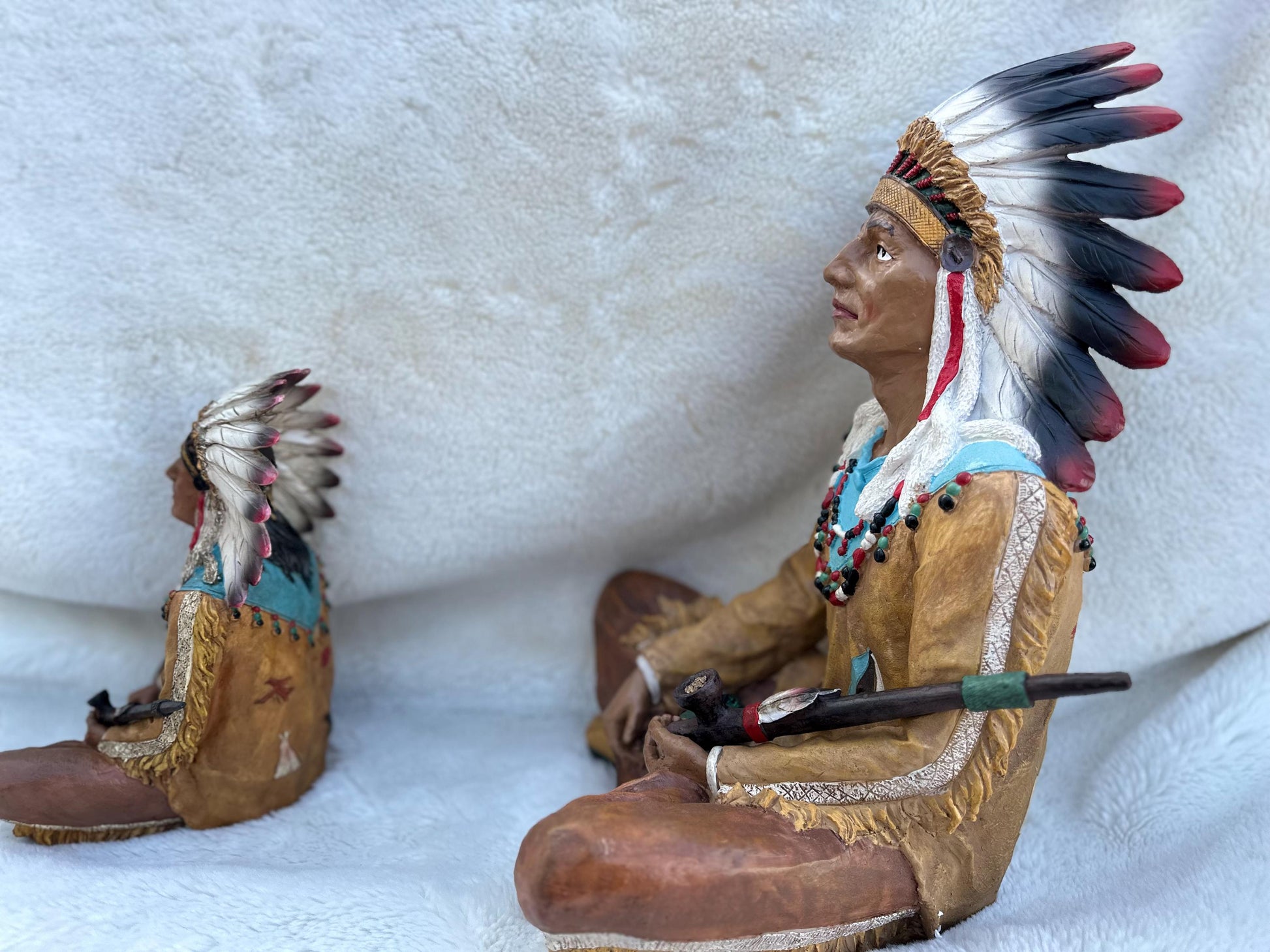 Sitting Cross-Legged Native American Indian with Feather Headdress and Pipe 10 & 18 inches/ Jefe Indio Sentado