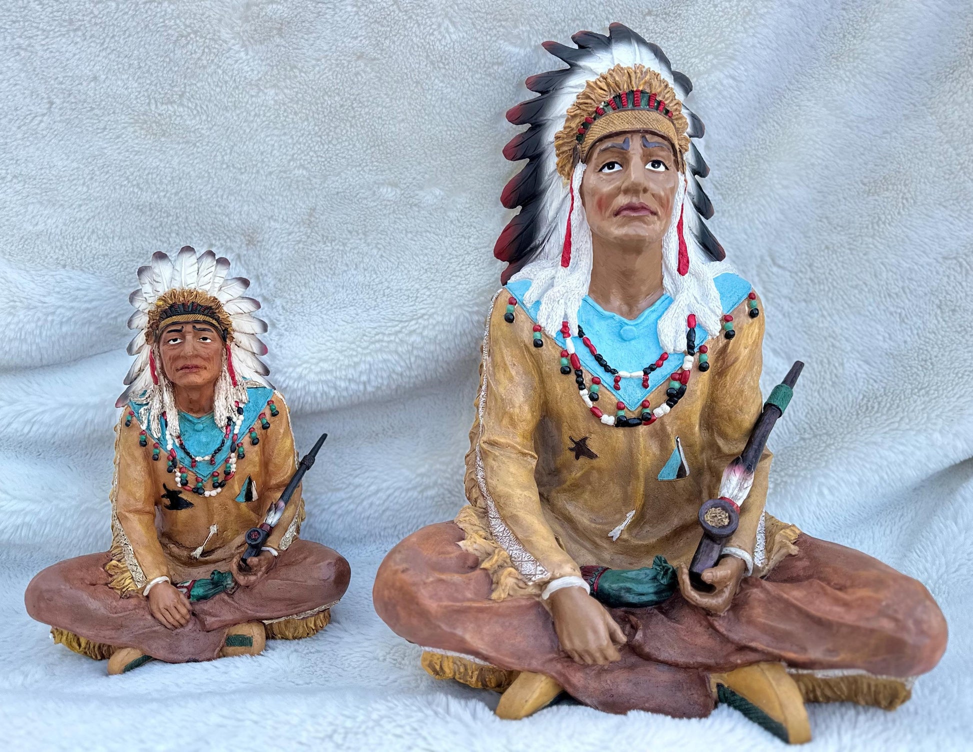 Sitting Cross-Legged Native American Indian with Feather Headdress and Pipe 10 & 18 inches/ Jefe Indio Sentado