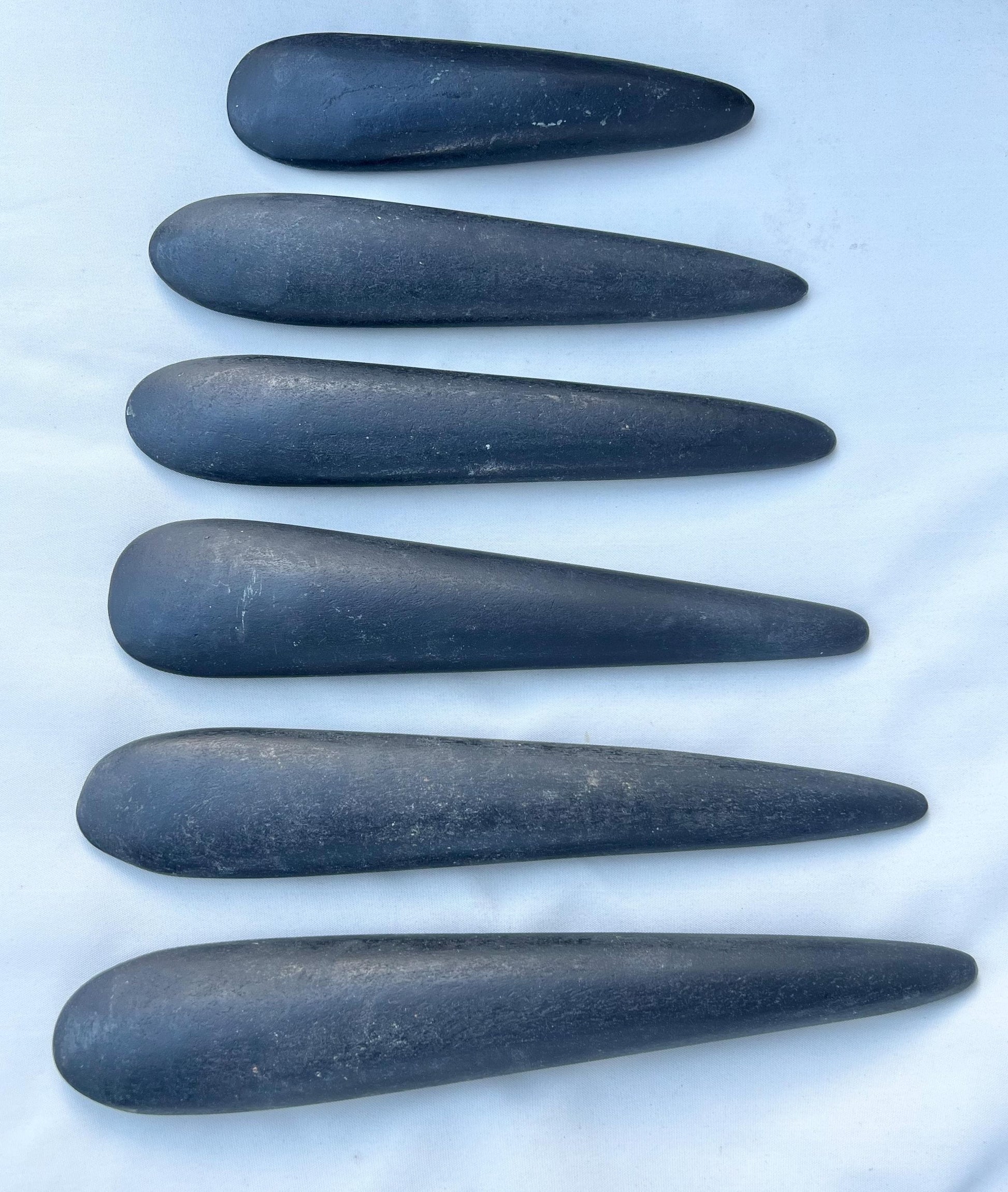 Authentic Black Lighting Stone / Piedra de Rayo