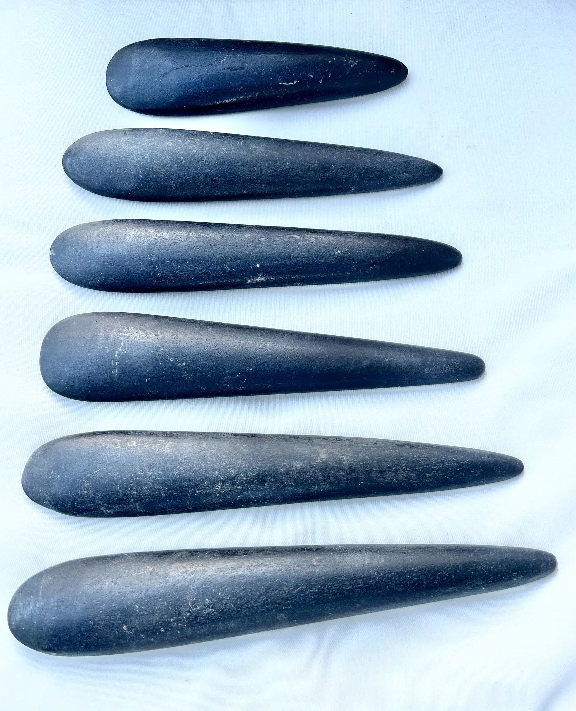 Authentic Black Lighting Stone / Piedra de Rayo