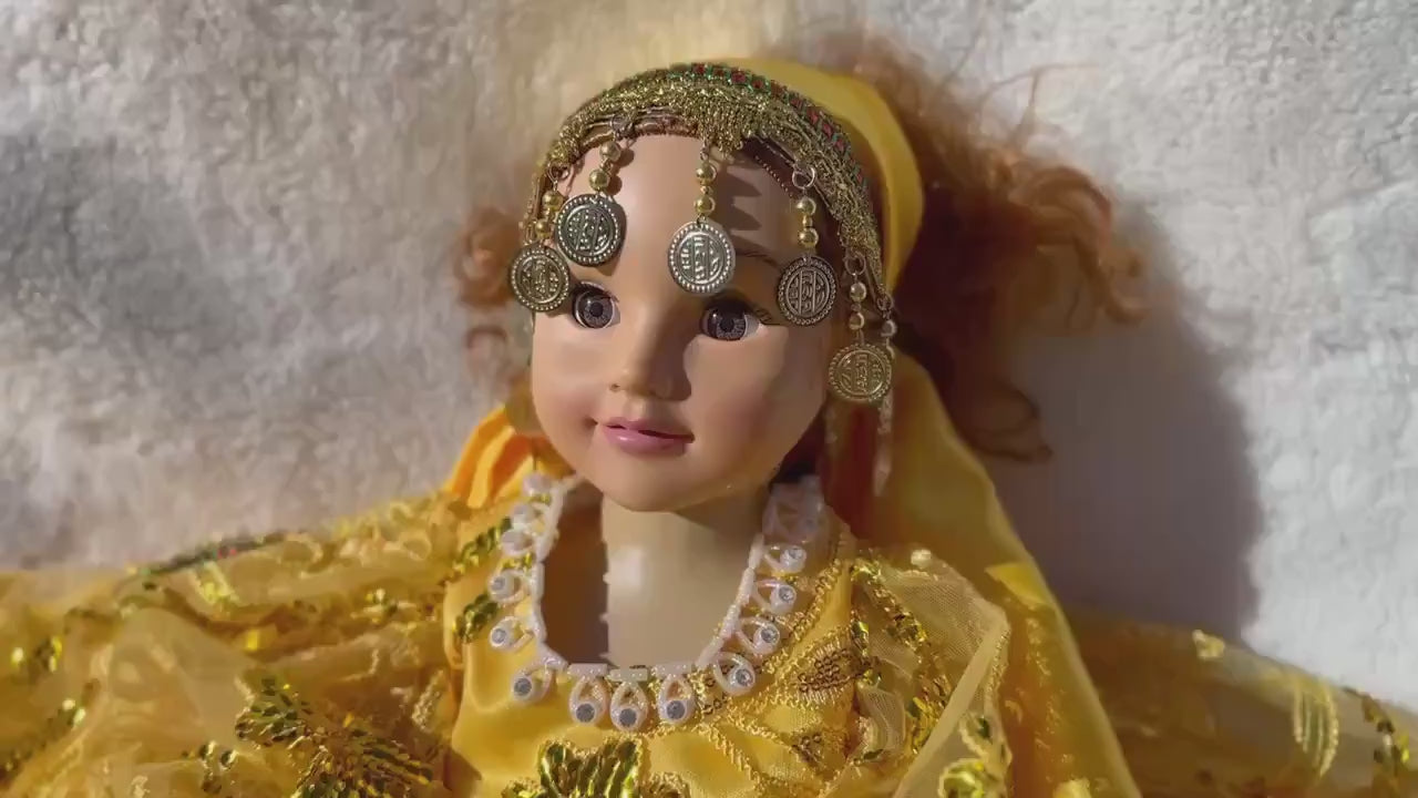 Muñeca vestida de Oshun o Gitana / Doll dressed for Oshun or Gypsy