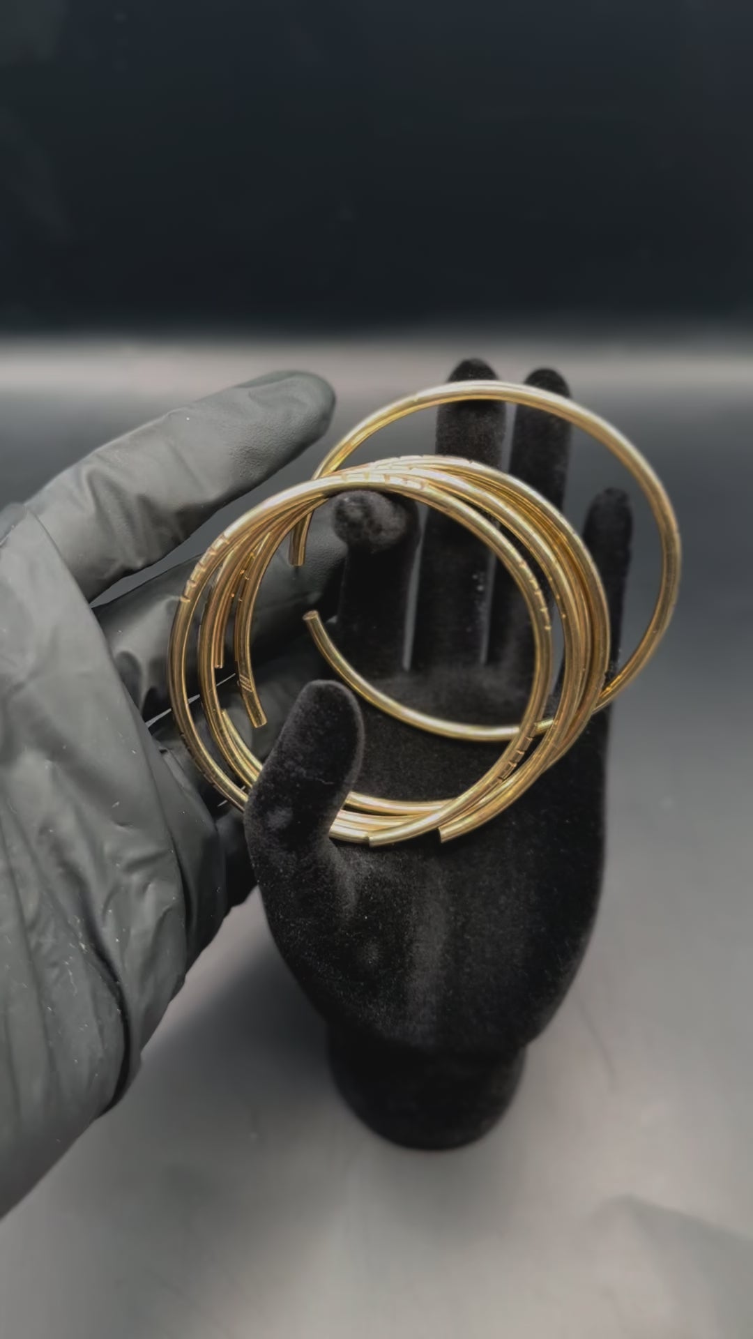 Set de Manillas de Oshun en latón puro 8gauge - Gruesor tradicional/ Set of Oshun Bangles in Pure Brass 8 gauge - Traditional thickness