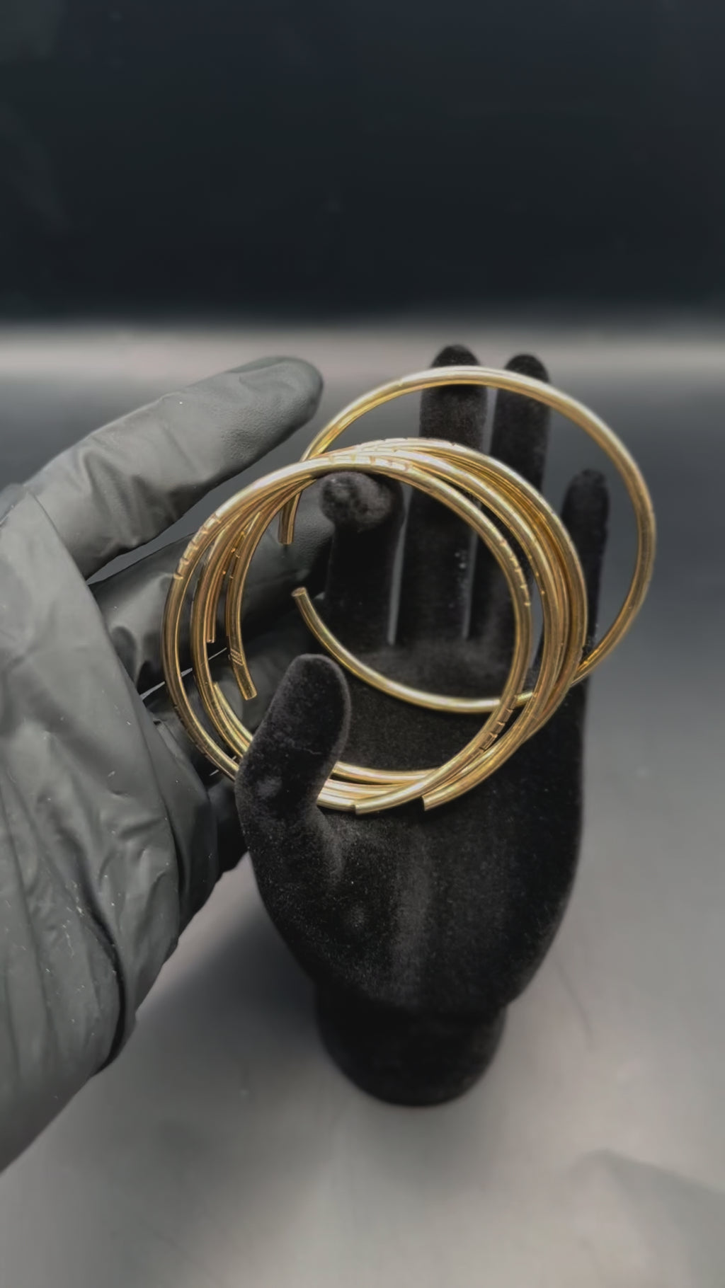 Set de Manillas de Oshun en latón puro 8gauge - Gruesor tradicional/ Set of Oshun Bangles in Pure Brass 8 gauge - Traditional thickness